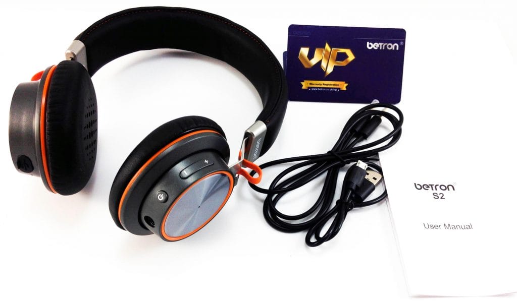 Betron S2 Headphones Image shows the contents of the Betron S2 Headphones.