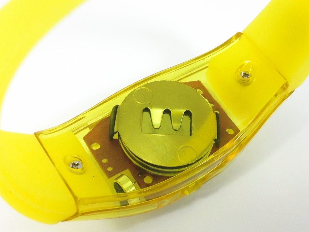 Vine Rituals Illumio+ Image shows the battery case on the back.