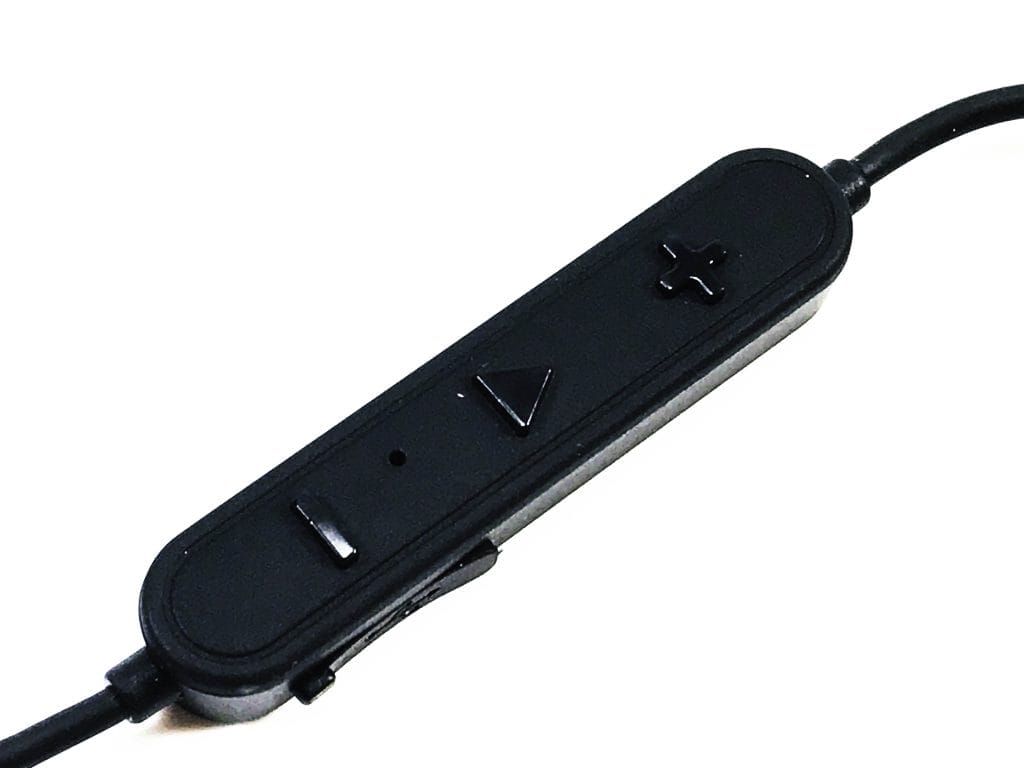 SoundPEATS Q30 Earphones Image shows the inline control