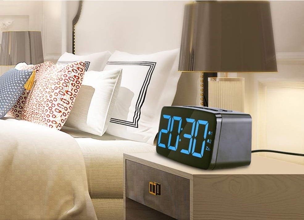 PINGKO Digital Alarm Clock