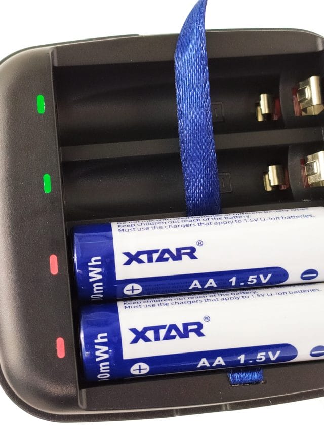 Image shows 2x AA XTAR batteries being charged