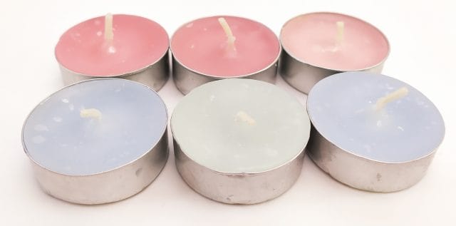 Image shows 6 tealight candles.