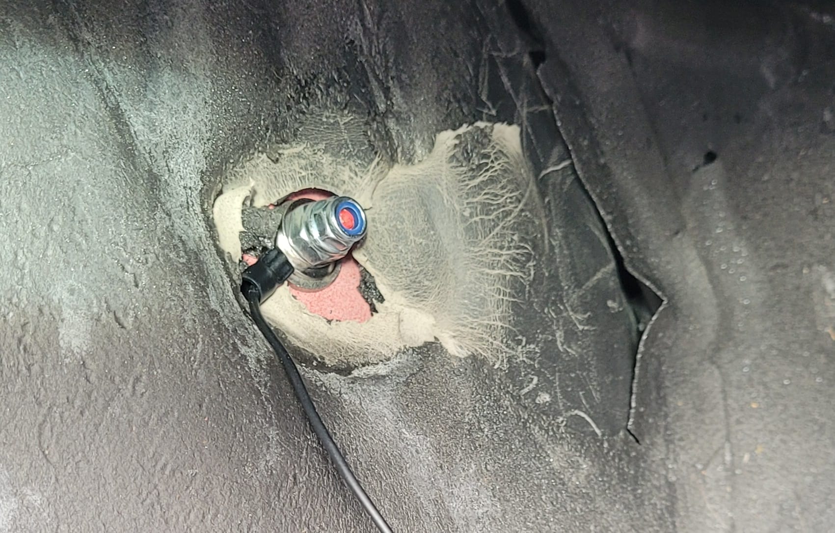 Road Angel Halo Dash Cam Hardwiring Kit Image shows the grounded cable on the stud.