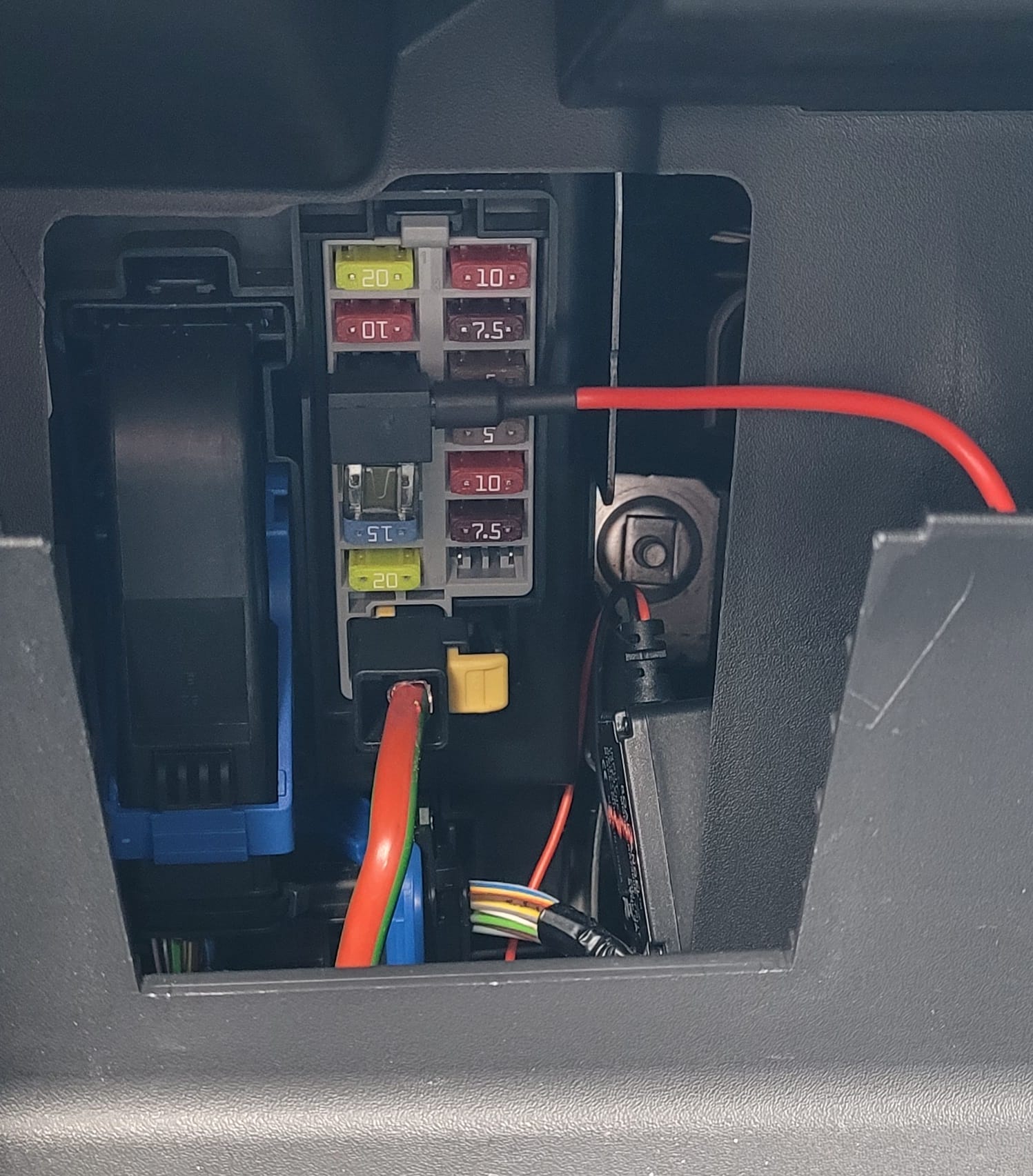 Image shows the positive power connection from the fuse box.