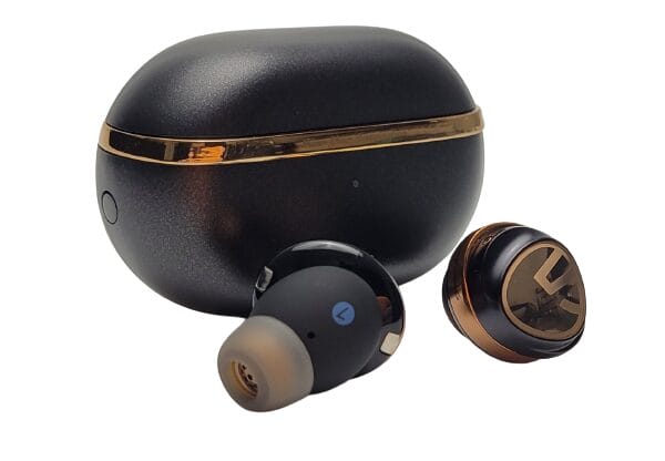 SoundPEATS Opera05 Earbuds Image shows the earbuds outside the battery case.