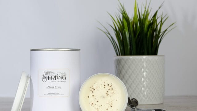 The Stirling Candle Company – beach_day-30cl-candle-white-with-lid-and-gift-tube-with-glitter