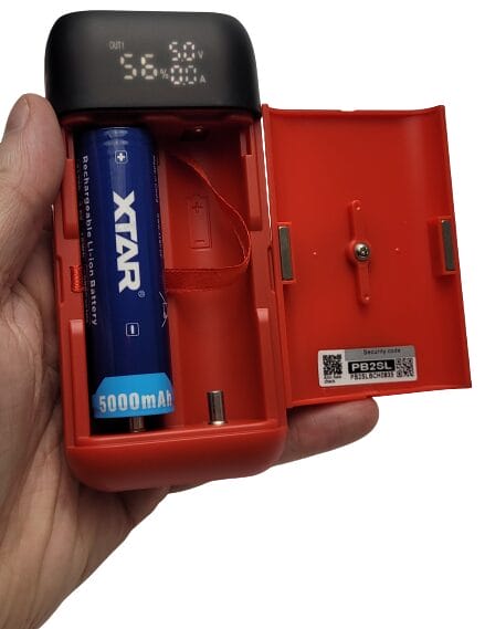 Image shows the battery charger with a 21700 battery cell.