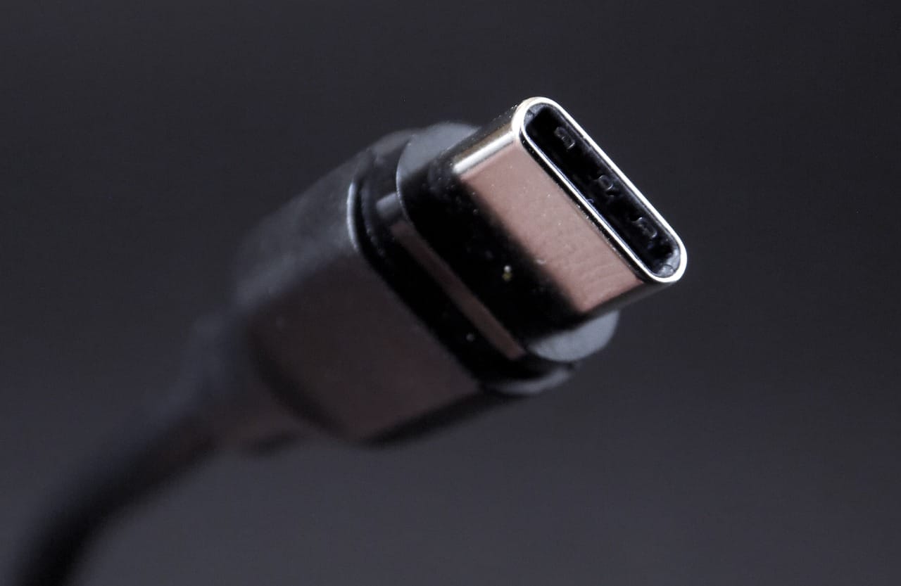 Image shows a USB-C Plug.