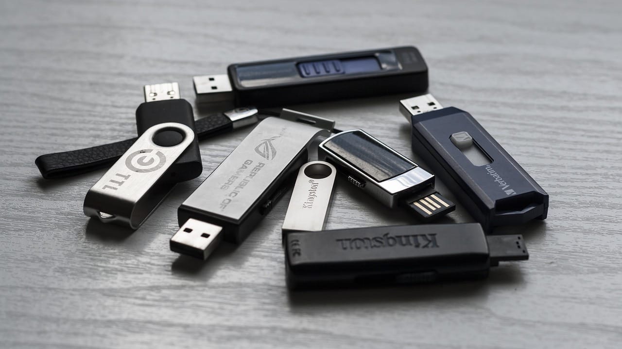 Image shows a bunch of USB memory sticks, or thumb drives.