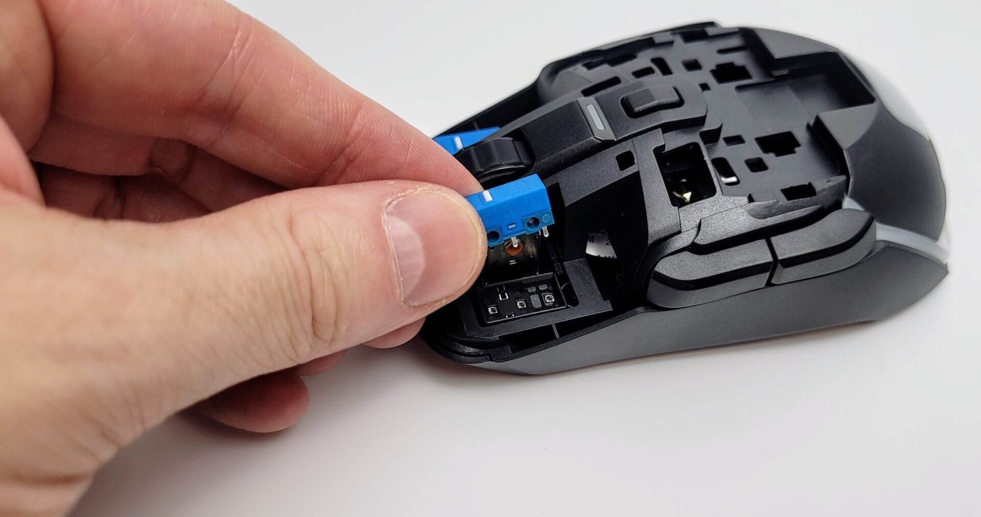 Image shows the micro switches inside the mouse.