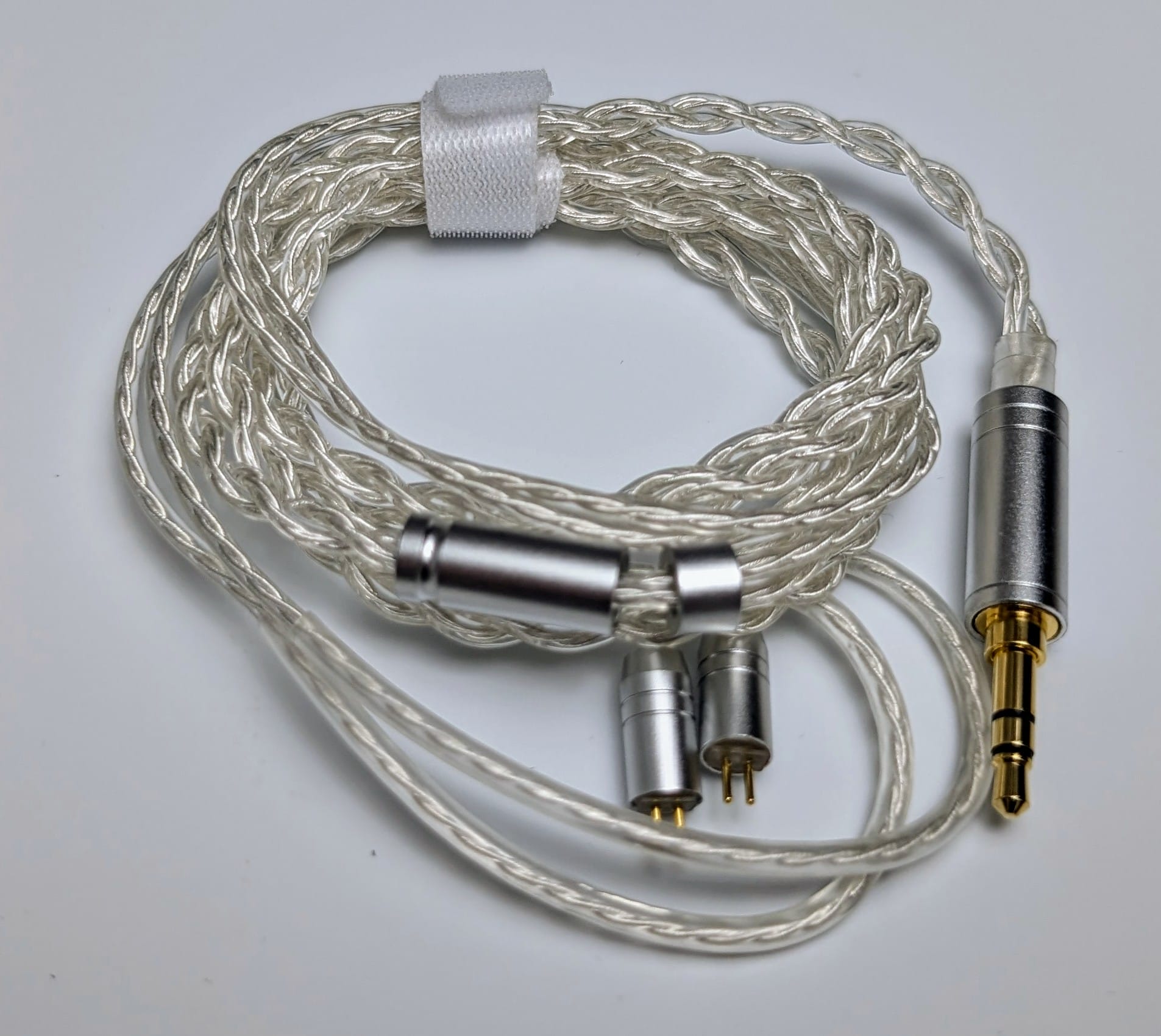 Image shows the supplied OCC silver-plated copper cable.