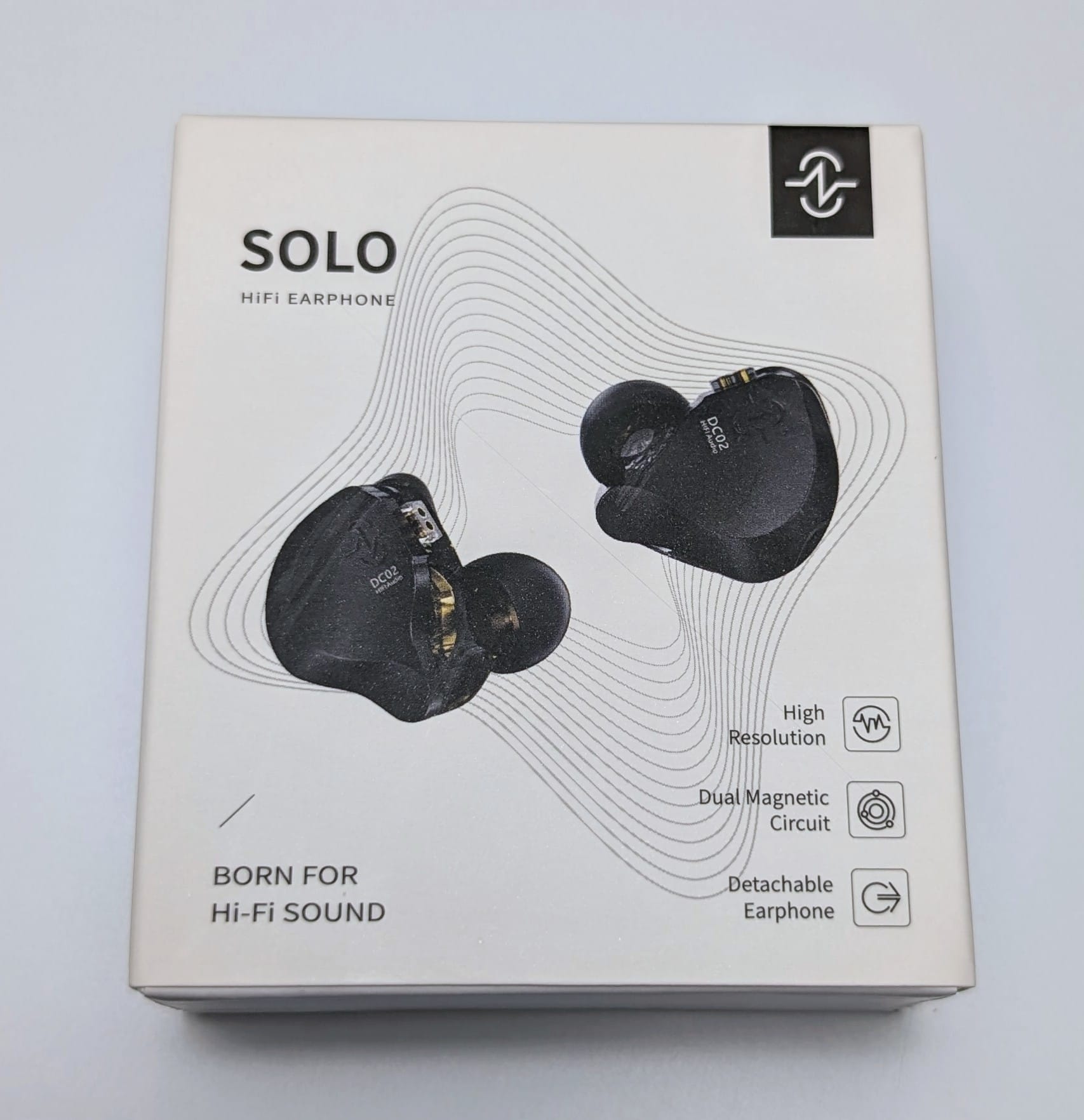 Image shows the outer packaging for the CCZ Solo DC02 IEMs.