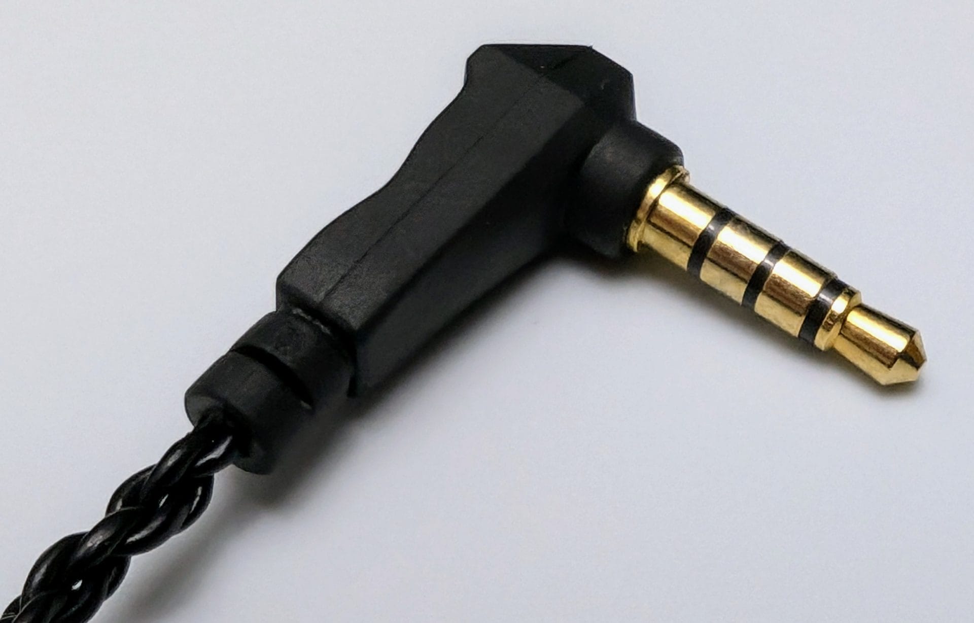 Image shows a gold-plated jack plug.