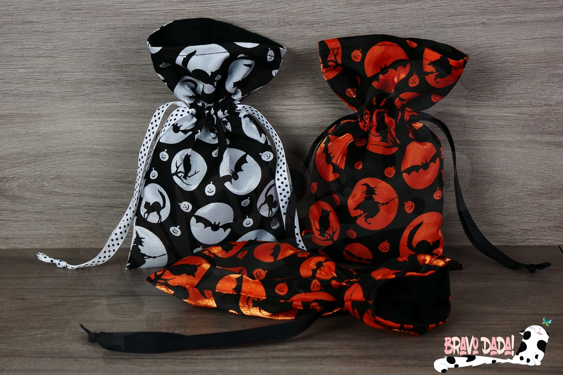 21.10.26-DIY-How-to-Make-a-Halloween-Trick-or-Treat-Lined-Drawstring-Bag