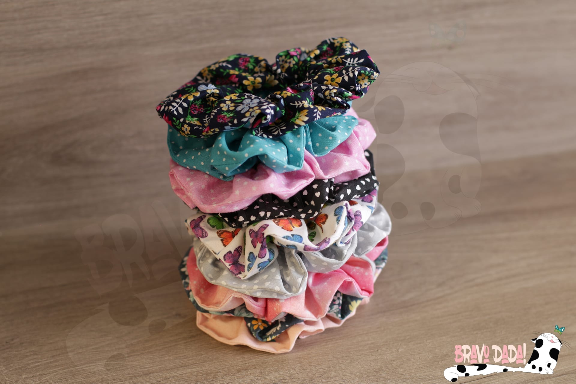 TT5738-Scrunchies