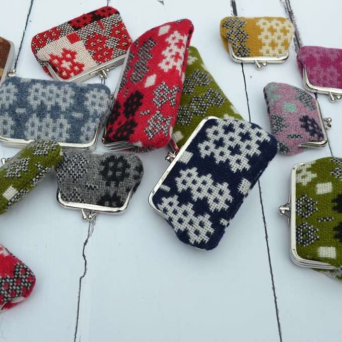 Welsh-tapestry-purses-traditional